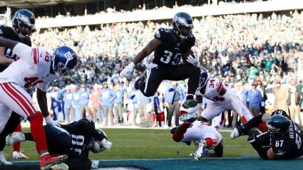 El famoso corredor de los Eagles, conocido como el "matagigantes", anuncia su retiro de la NFL.
