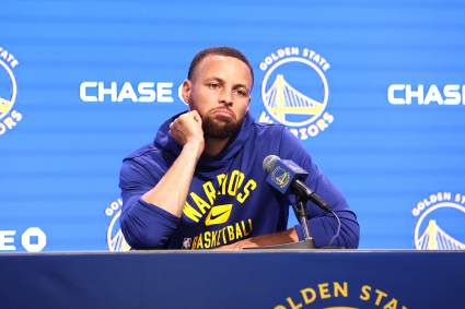 Los aficionados de la NBA reaccionan al anuncio de Steph Curry tras el partido Bulls-Warriors