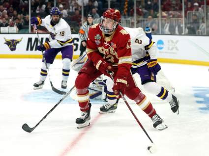 Los Bruins adquieren dos prospectos en un acuerdo con los Flyers antes de la fecha límite de intercambio