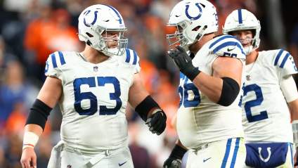 Los Ravens encuentran un reemplazo de 1,93 metros y 137 kilos para el jugador Pro Bowl de 81 millones de dólares.