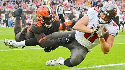 Los Buccaneers traen de vuelta al ala cerrada favorito de la afición de una manera inusual.