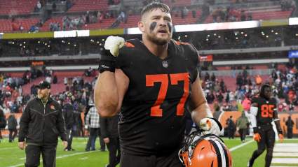 Un ex liniero ofensivo estrella de los Browns está vinculado con un posible fichaje por un acérrimo rival de la AFC Norte.