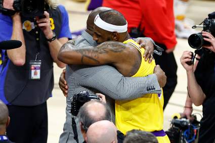 ACTUALIZACIÓN: Los Angeles Lakers anuncian la llegada de LeBron James antes del partido contra los Cavs.