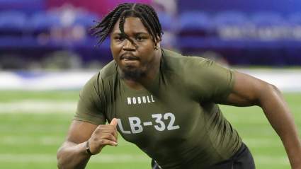 Los Cowboys se preparan para una reunión con un ala defensiva