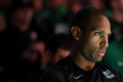 Los Golden State Warriors anuncian la incorporación de Al Horford tras el partido contra los Nets.