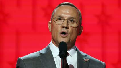 Los Red Wings adquieren a un joven defensor con potencial de élite