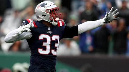 Los Patriots deciden invertir 4 millones de dólares en el apoyador Anfernee Jennings