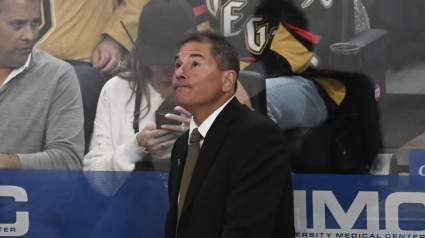Los Golden Knights realizan un sorprendente cambio de entrenador a medida que se acercan los playoffs.