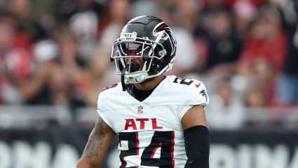 Los Falcons realizan un movimiento clave para ahorrar en el límite salarial con el contrato de AJ Terrell.