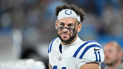 El receptor de los Steelers, Michael Pittman Jr., rompe el silencio sobre la situación de Aaron Rodgers.