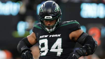 El liniero defensivo de los Jets, con tres años de servicio, es traspasado y se reúne con Robert Saleh.