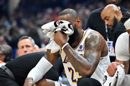 ACTUALIZACIÓN: Los aficionados de la NBA reaccionan a la noticia de la lesión de LeBron James antes del partido Knicks-Lakers