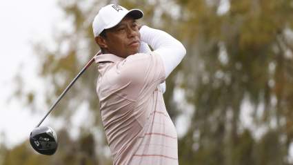 Tiger Woods deja en el aire su participación en el US Senior Open tras un accidente y un arresto por conducir bajo los efectos del alcohol.