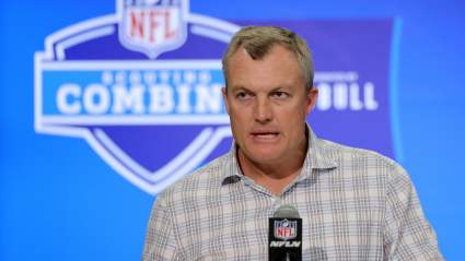 Los 49ers renuevan contrato con el veterano ala cerrada: Informe