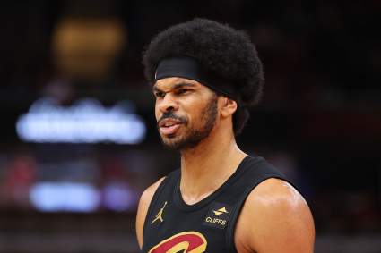 Los Cleveland Cavaliers anuncian a Jarrett Allen antes del partido contra los Mavs