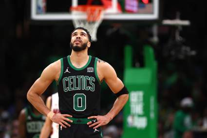 Los Boston Celtics anuncian el estado de Jayson Tatum para el partido contra los Heat.