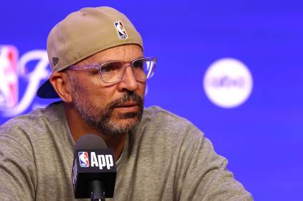 Los Mavericks hacen un anuncio importante sobre un jugador en el partido contra los Pelicans.