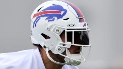 Instan a los Rams a incorporar al ex All-Pro de los Bills, un jugador "versátil", en la agencia libre.