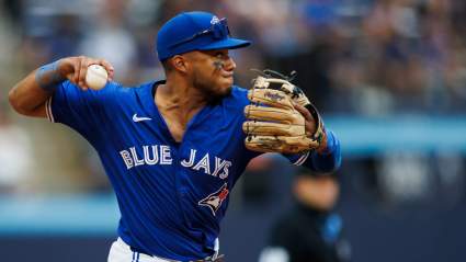 TRASPASO: Los Toronto Blue Jays traspasan a un joven jugador de cuadro a un equipo de la Liga Nacional.