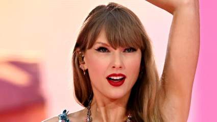 Taylor Swift alcanza el hito de los 2 mil millones con una canción sobre su exnovio.