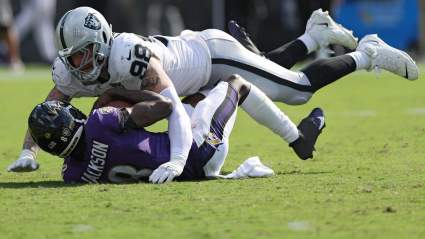 Una estadística "muy interesante" de Maxx Crosby justifica el traspaso a los Ravens