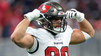 Los Bucs pierden a un ex recluta de segunda ronda de 6 pies 6 pulgadas y 283 libras que se une a un contendiente de la AFC