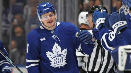 Los Red Wings intercambian un delantero de 20 goles de los Maple Leafs