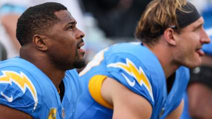 Se insta a los Ravens a reunir al entrenador en jefe Jesse Minter con un All-Pro de $218 millones