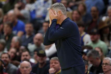 Los Golden State Warriors anuncian que un jugador clave queda descartado para el partido contra los Mavericks.