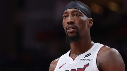 Bam Adebayo, del Miami Heat, envía un mensaje a los árbitros tras la derrota.