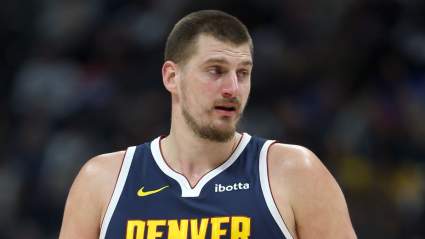 Nikola Jokic adopta una postura extraña tras la dolorosa derrota de los Nuggets