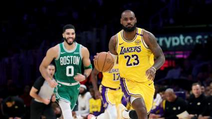 Los Celtics reciben elogios para que Jayson Tatum asuma el rol de LeBron James ante las dificultades que enfrenta por su regreso tras una lesión.