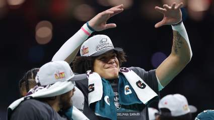 Se anima al campeón del Super Bowl, "estúpidamente impresionante", a cambiar de posición con los Eagles