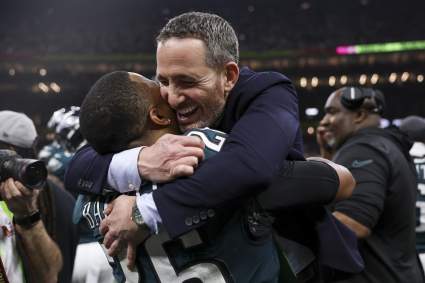Los Eagles vinculados a un importante intercambio que podría sacudir el Draft de la NFL.