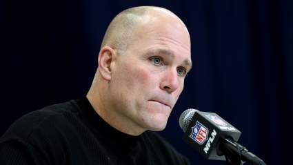 El gerente general de los Ravens es llamado "deshonesto y deshonroso" tras la debacle del intercambio de Maxx Crosby