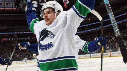 Los Oilers intercambian lanzamiento y obtienen el puesto de centro veterano de los Canucks