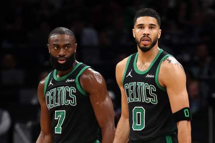 Paul Pierce critica a los jugadores de la NBA que sienten celos de Tatum y Brown.