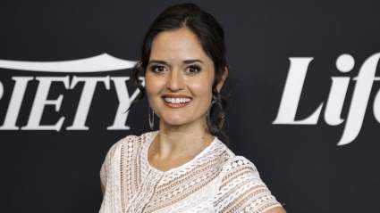 Danica McKellar anima a su expareja de 'Dancing with the Stars', Val Chmerkovskiy, en una dulce muestra de apoyo.