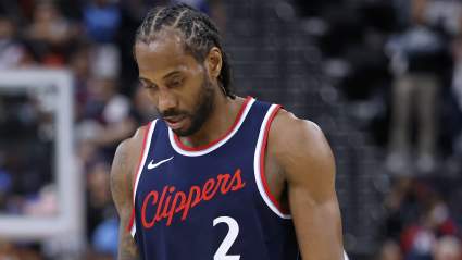 Kawhi Leonard hace historia con los Clippers antes de sufrir un susto por una lesión.