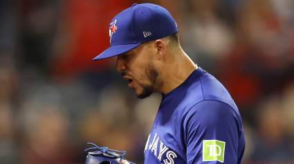 La noticia sobre José Berrios de los Blue Jays genera preocupación por una posible lesión.