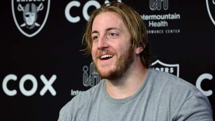 Se insta a los Bucs a recuperar a la ex selección de tercera ronda de 6 pies 6 pulgadas y 312 libras