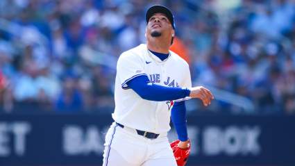 Los Blue Jays dan de baja al exlanzador de los Red Sox y optan por un lanzador derecho.