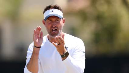 Brian Schottenheimer, de los Cowboys, da pistas sobre sus planes para la primera ronda del draft en medio de rumores de traspaso.
