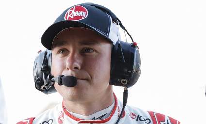 Christopher Bell consigue la pole position en la NASCAR Cup Series, pero admite lo que le costó la victoria.