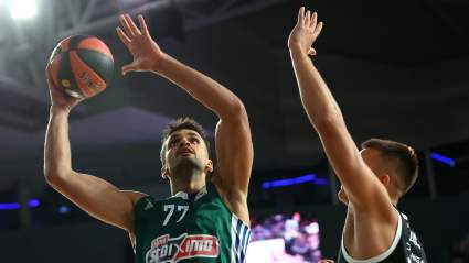 Los Warriors fichan a un pívot turco de 2,13 metros en medio de una crisis de lesiones.