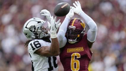 El esquinero de los Commanders y ex selección de primera ronda firma con los campeones del Super Bowl.
