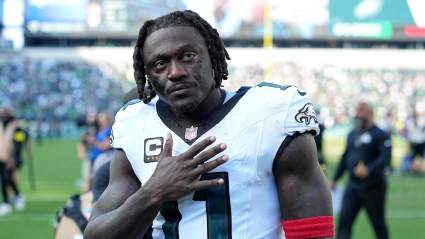 AJ Brown de los Eagles es criticado en medio de rumores de traspaso en la NFL.
