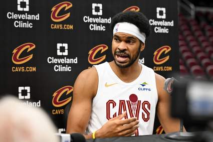 Los Cleveland Cavaliers anuncian la llegada de Jarrett Allen antes del partido contra los Jazz.