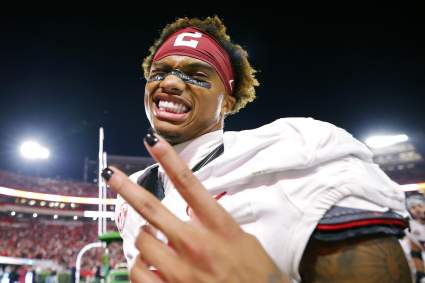 El receptor de Alabama, Ryan Coleman-Williams, se vuelve viral con los mejores momentos de un partido de práctica.