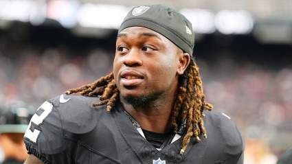 El corredor de los Raiders, Ashton Jeanty, da su opinión sobre el debate entre Fernando Mendoza y Ty Simpson.